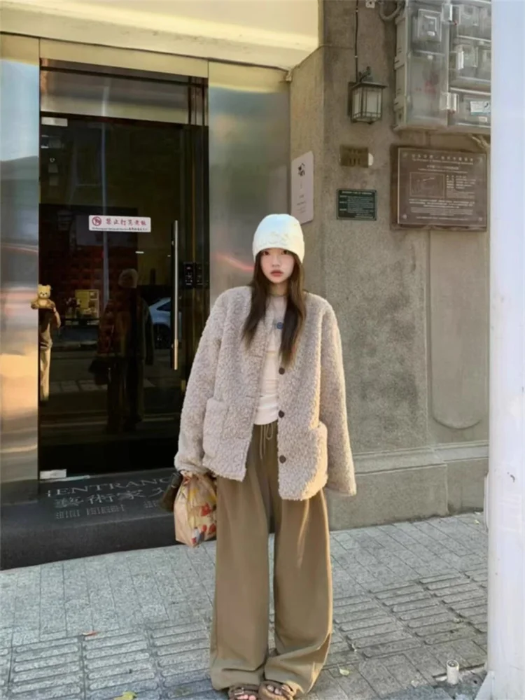 

Ele Lamb Fur Теплая верхняя одежда Женское зимнее повседневное свободное пальто круглого цвета Ne Bla Fluffy Top Commute Sle Long Sve Butt...