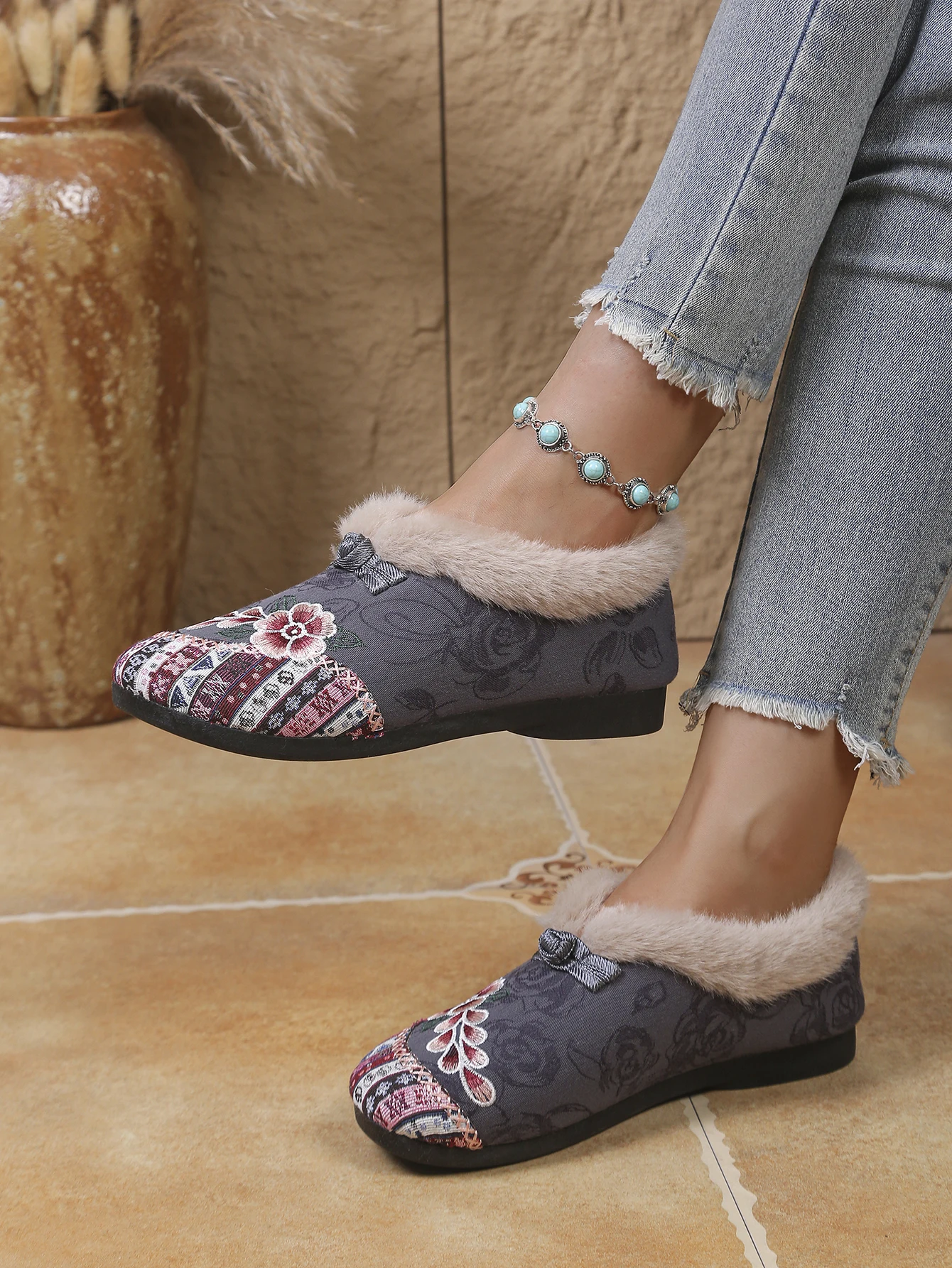 Damen Winterstiefeletten im chinesischen Stil, bestickt, aus Baumwolle, mit flauschigem Kragen, Fleece-gefüttert, zum Hineinschlüpfen, flach, rutschfest, warm, ethnische Freizeitschuhe – Detail 24