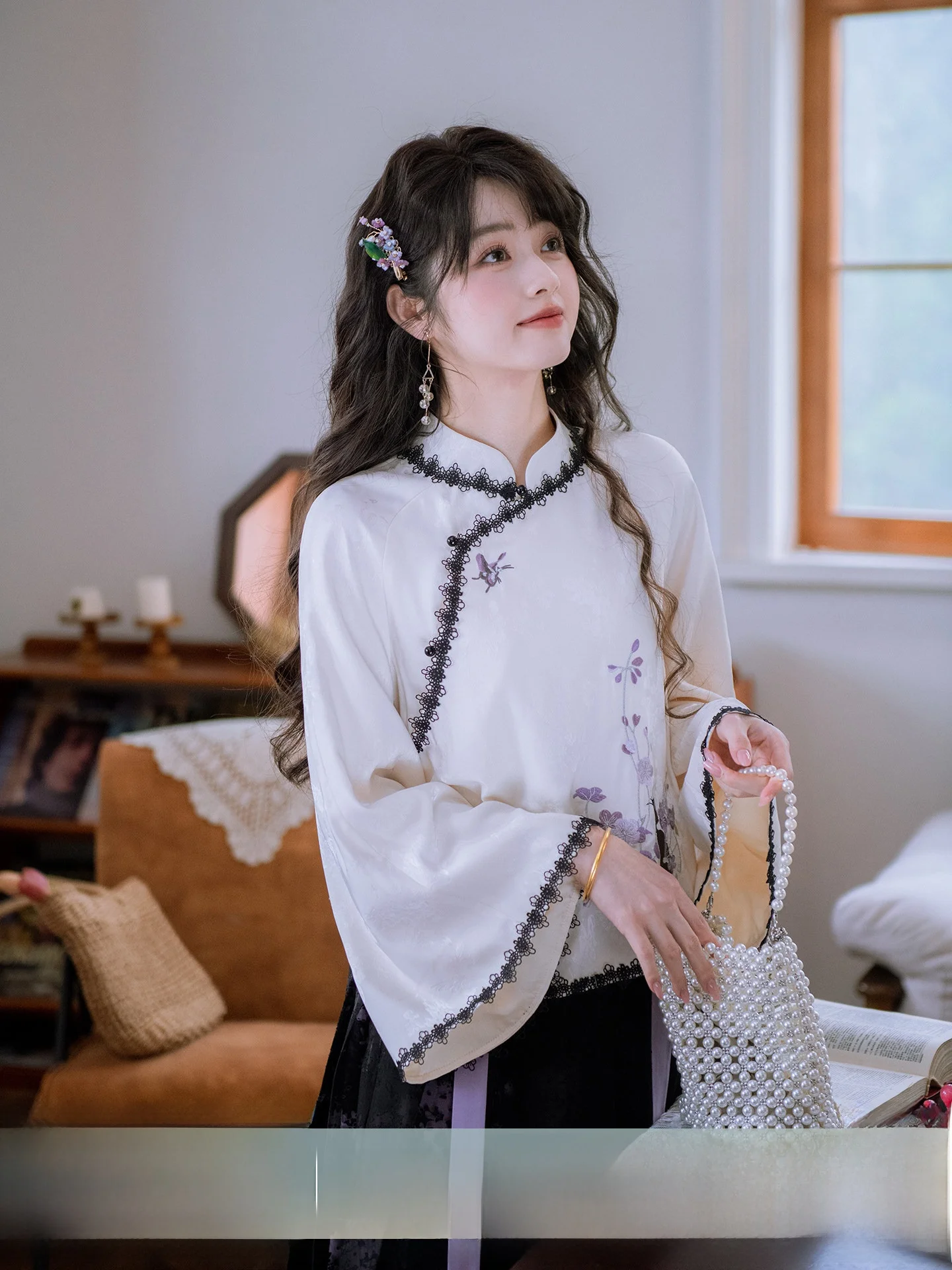 

South Wind Valley And Retro Republic of China Style Satin Embroidered Loose Top with Ogees Half Skirt