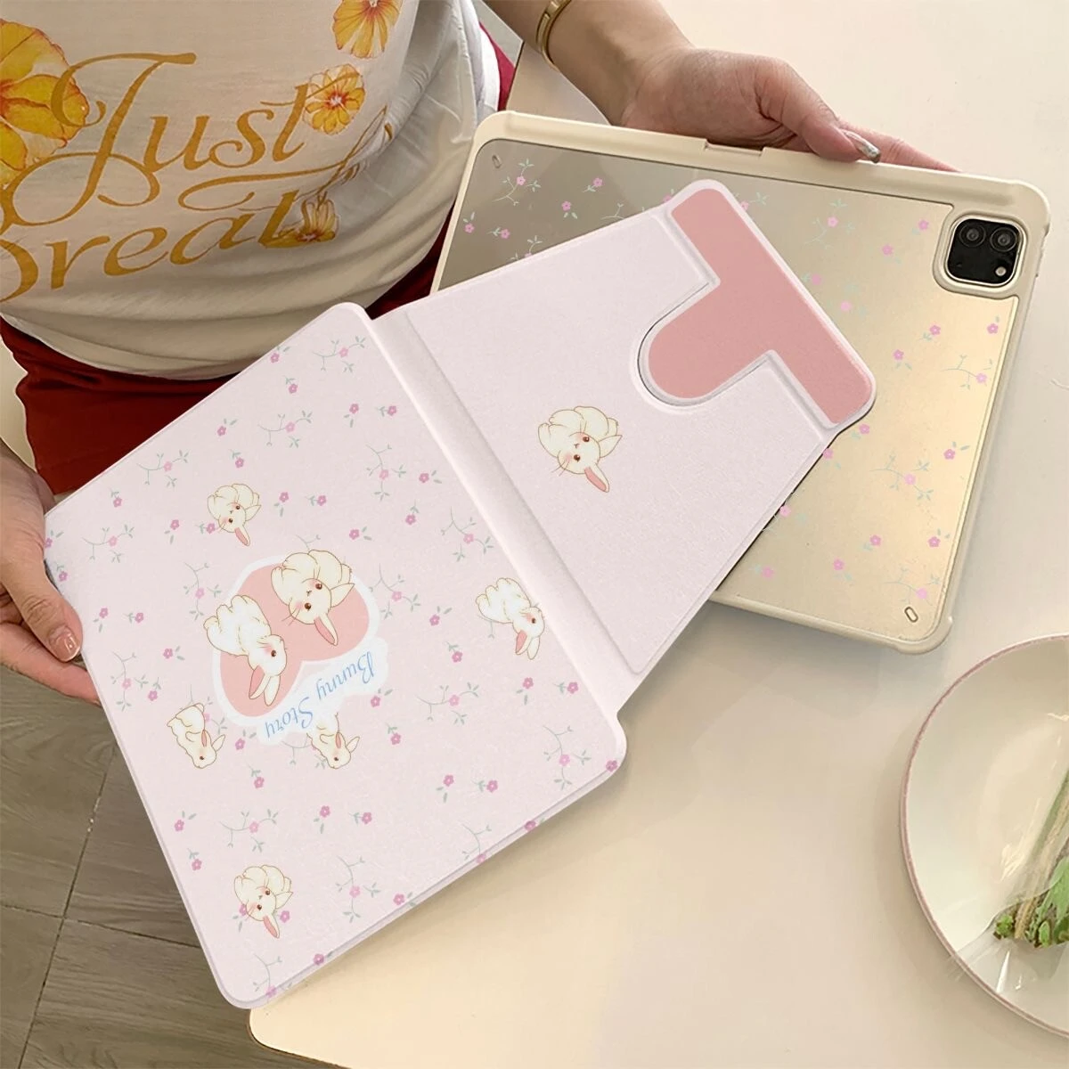 Ins Pink Floral Rabbit Y2K 360° Rotation Cover For iPad Pro 13 11th M5 M4 12.9 A16 10 8 7 9th 10th Air 11 M2 M3 Mini Tablet Case