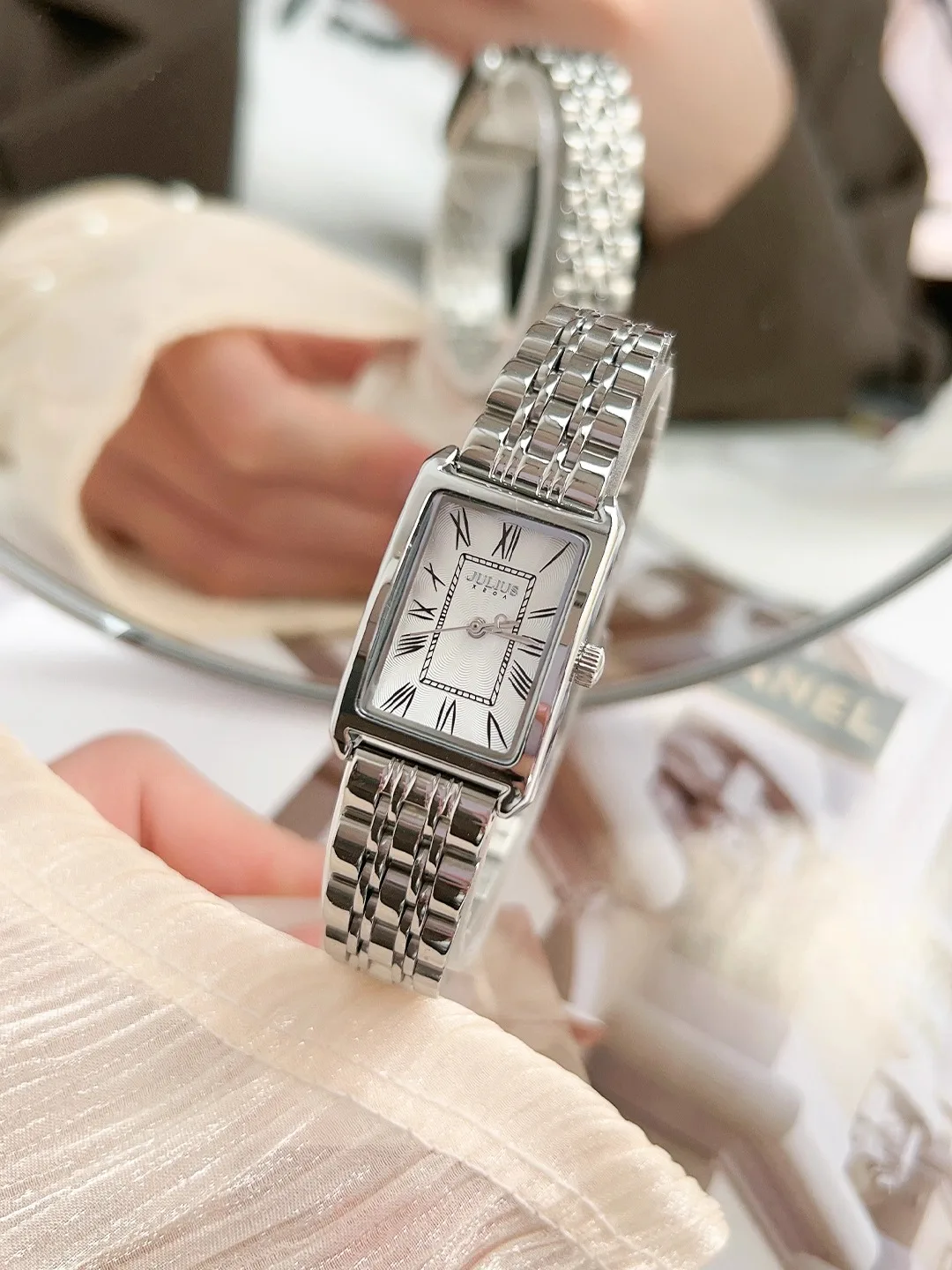 

2025 New Light Luxury Women's Square Watch Simple Temperament Women's Quartz Watch Original Watch Original Gift