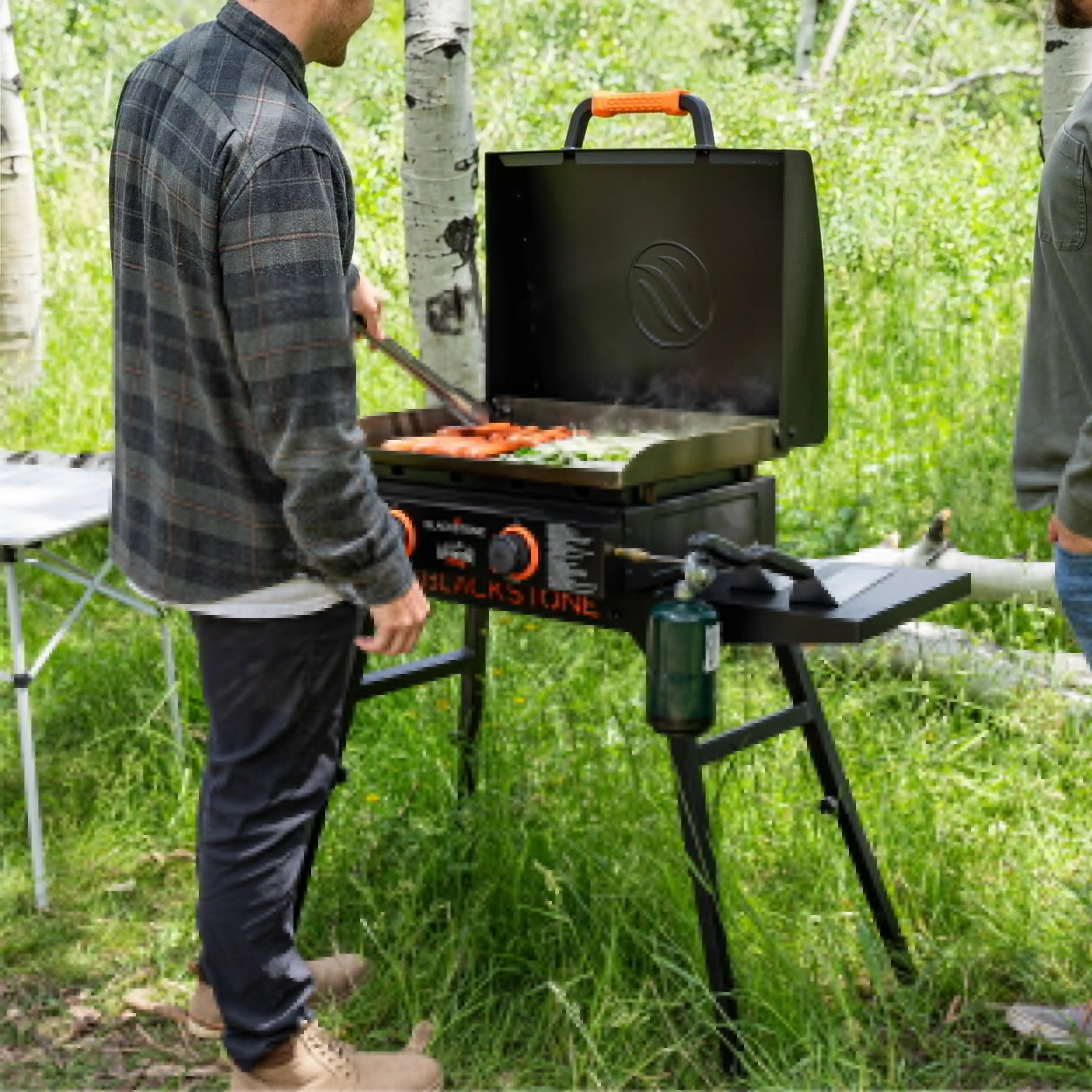 Blackstone Adventure Ready 22" Omni-Grillplatte mit Ständer und Adapterschlauch