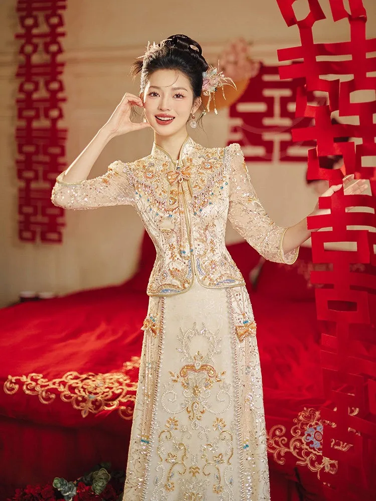 A new thin Chinese-style wedding dress and toasting gown in champagne gold color suitable for individuals