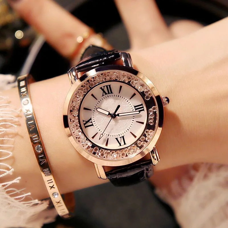 ساعات نسائية كريستالية مستديرة فاخرة جديدة مجموعة براكليت ساعة كوارتز بحزام جلدي للنساء هدية ساعة يد أنيقة للسيدات