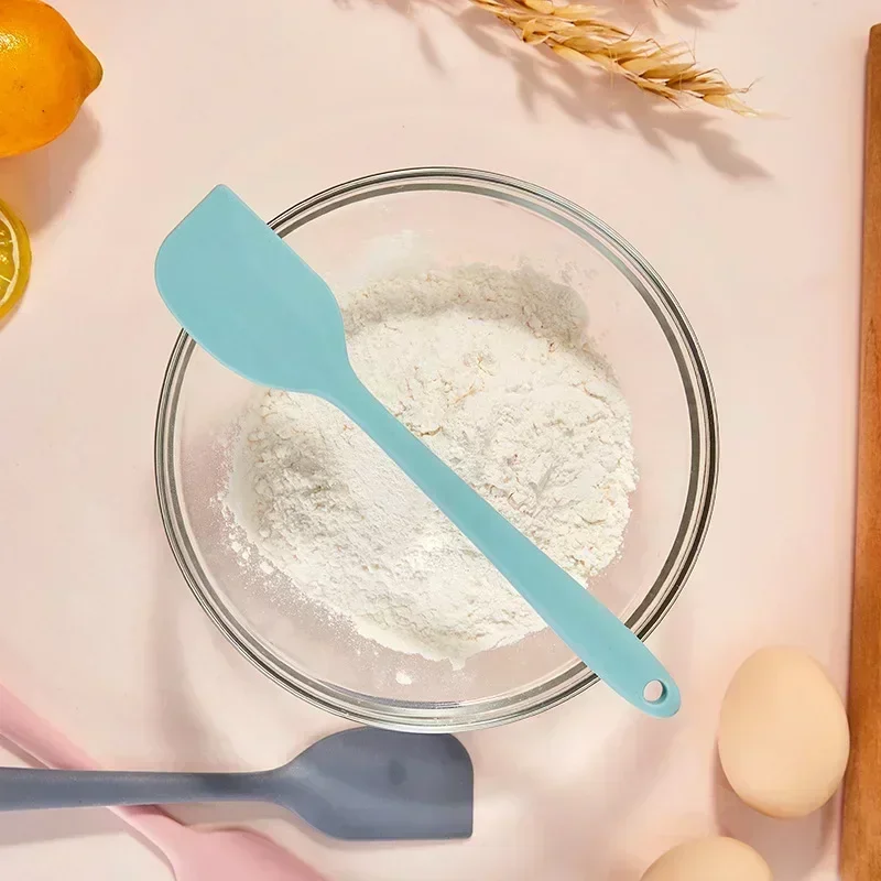 1pcs Size Eco-friendly Silicone Scraper, One-piece Fully Wrapped Cake Spatula and Mixing Spoon for Kitchen Baking