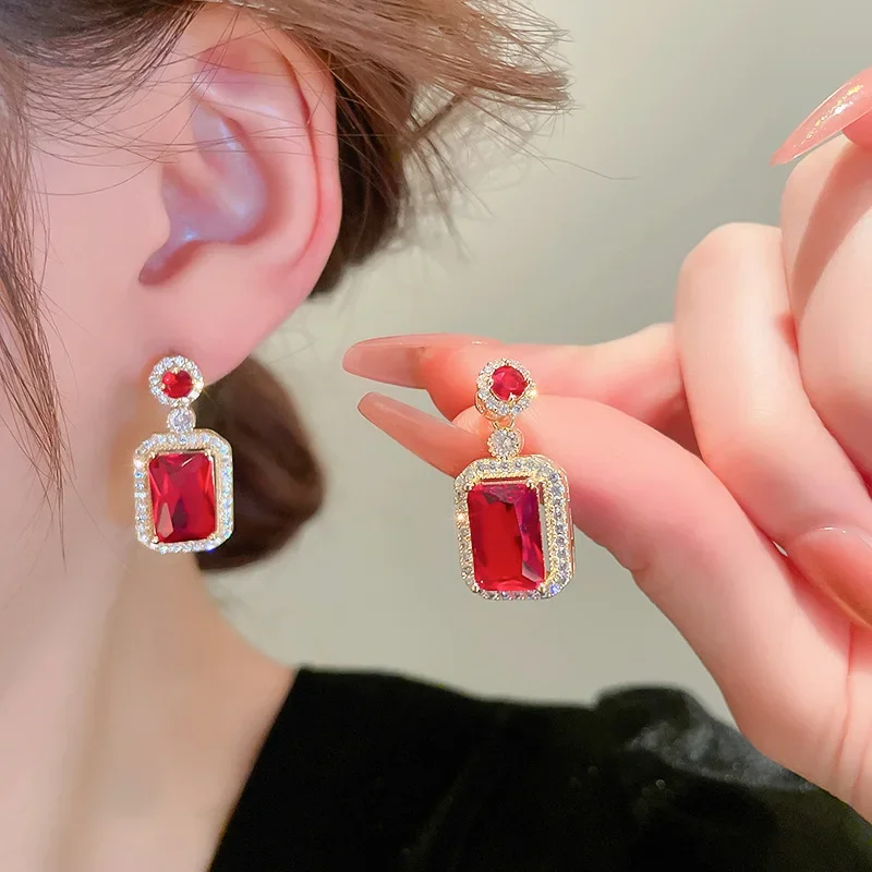 INS Imitation Emerald Earrings  Y2K Women's Earrings Imitation Gemstone Earrings  Luxury Retro Ruby Party Banquet Reception