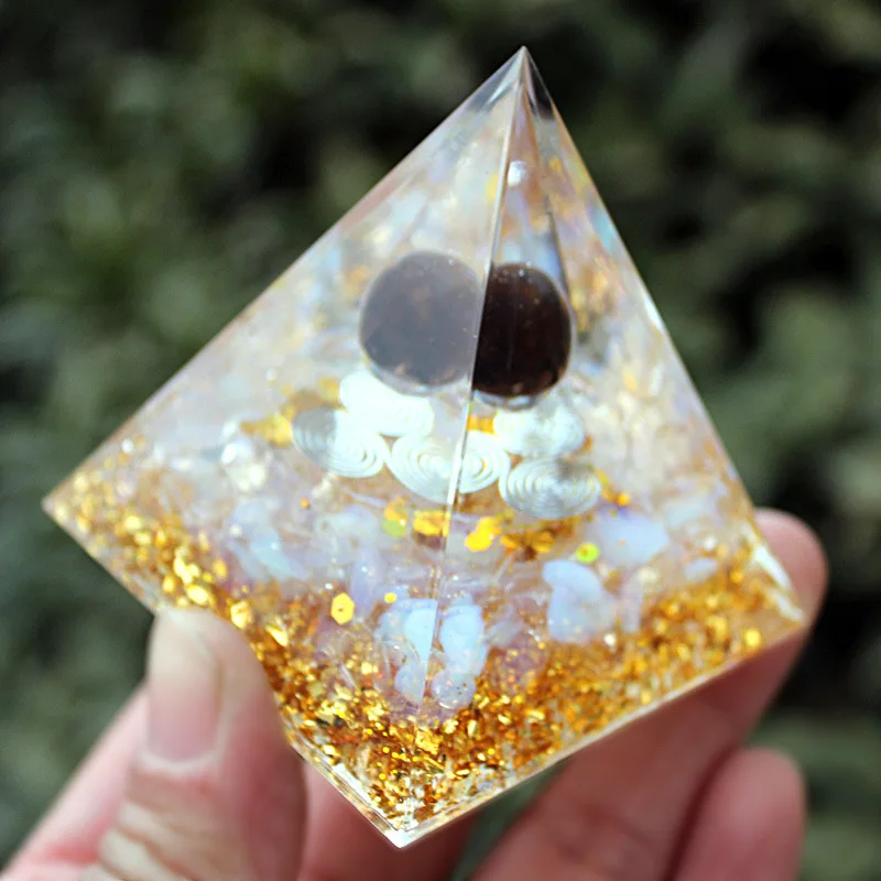 Exploding crystal gravel pyramid household resin dripping handicraft table ornament