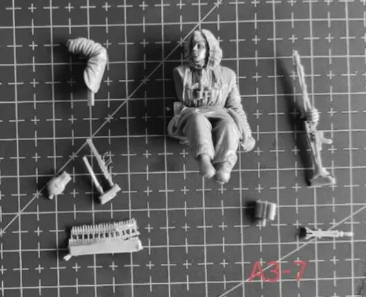 1:35 High-detail native（A3(7)） resin action figure, unassembled and unpainted white model(one of them)