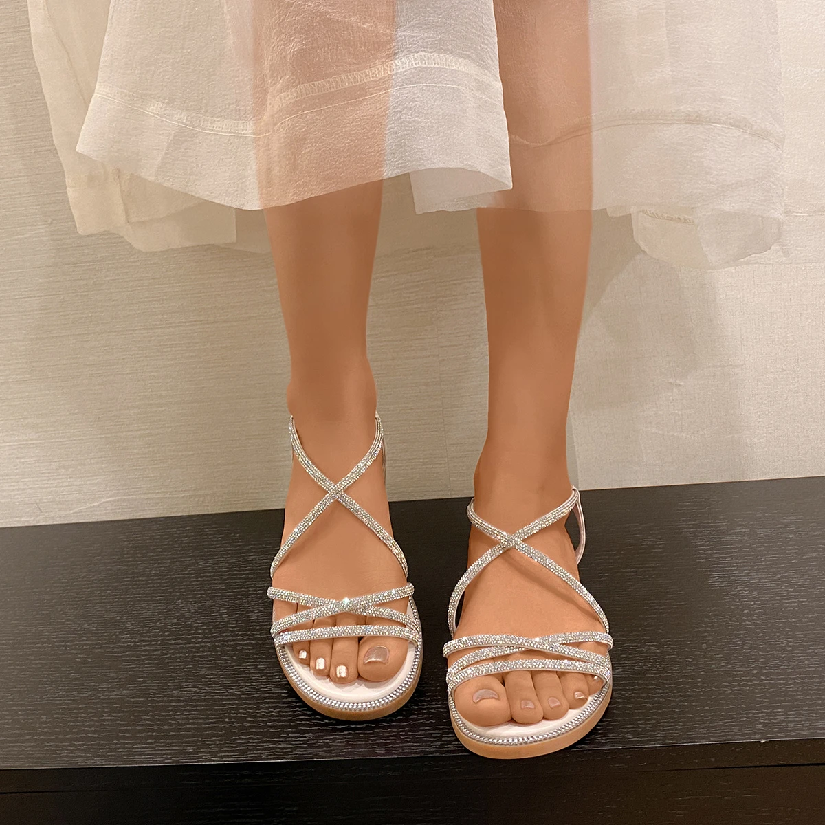 Sandalias planas de verano para mujer, con diamantes de imitación, correa cruzada, correa elástica en el tobillo, punta abierta, suela antideslizante, zapatos informales para vacaciones en la playa