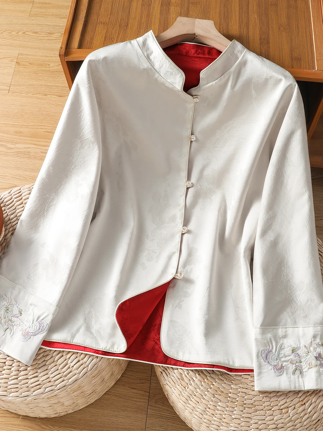 

Новый китайский женский тюнет, красный новогодний наряд, осенне-зимний свободный двусторонний костюм с воротником-стойкой и цветочной вышивкой