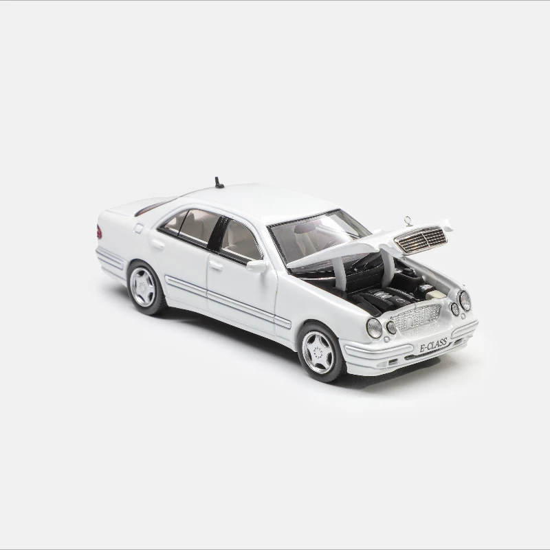 ماكسويل 1:64 E320 W210 فضي أبيض أحمر أزرق دييكاست نموذج سيارة #2