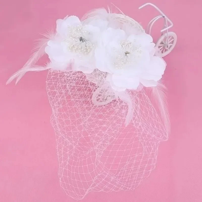 Voile blanc en dentelle pour mariage, fleur, plume courte, filet cage à oiseaux, fascinateur vintage, chapeaux de mariée avec voile