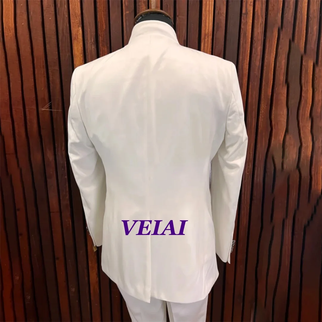 

Мужской костюм класса люкс на заказ: белый, приталенный, однобортный, из 3 предметов (пиджак, брюки, жилет). Высококачественная мужская одежда.