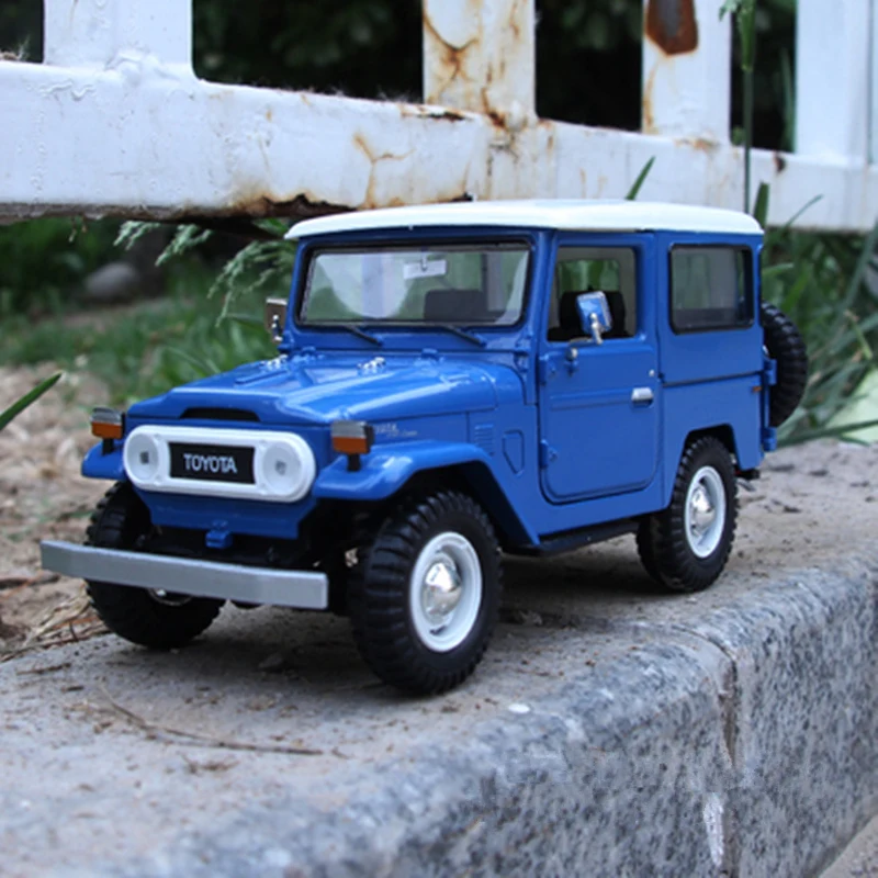 1:24 TOYOTA FJ40 Classic Car Alloy Car Model Diecasts Metal Toy Off-road Vehicles Car Model Simulation Collection Toy Gift