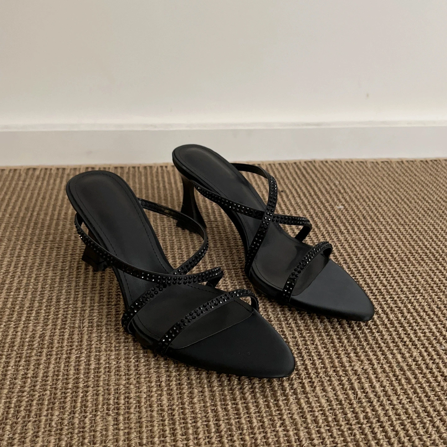 Summer Pointy Toe Thin High Heels Slippers Women Narrow Band Luxury Rhinestone Mules Slippers Sexy Crystal Party Shoes Woman