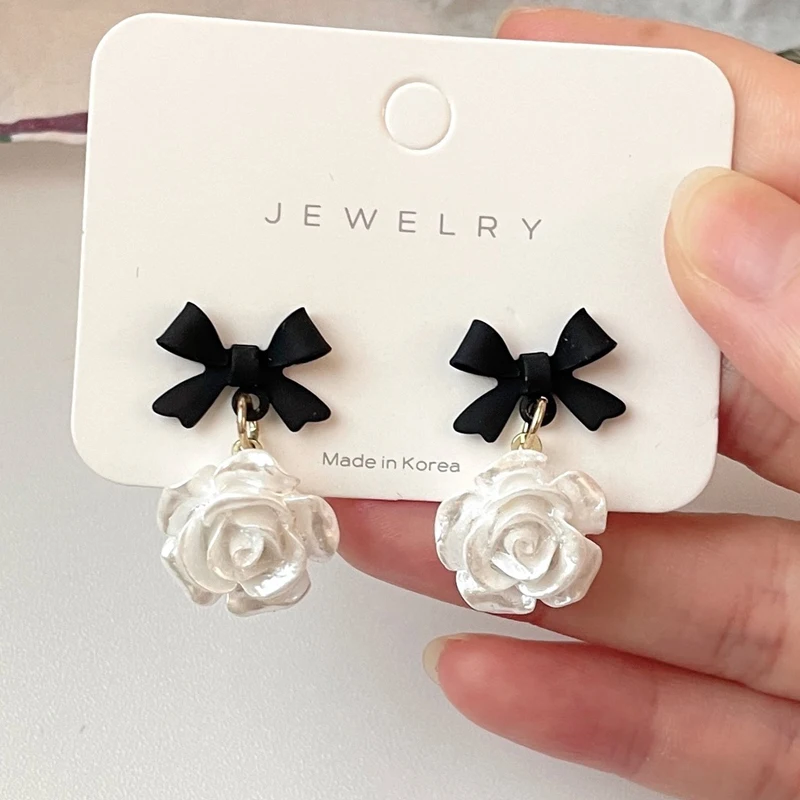 Classic White Acrylic Rose Flower Drop Earrings Elegant Women Black Bow Camellia Dangle Earrings Cute Small Party Trendy Jewelry