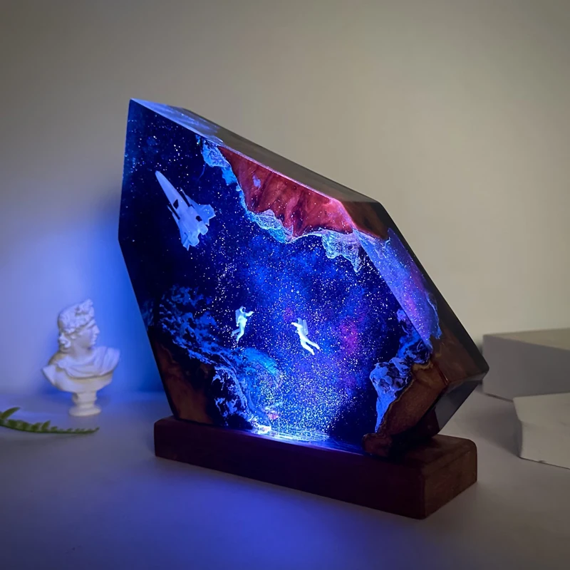 Ruimteverkenningsorganisme Hars Tafellamp Creactieve Kunst Decoratie Lamp Ruimteschip Astronauten Thema Nachtlampje Usb Lading