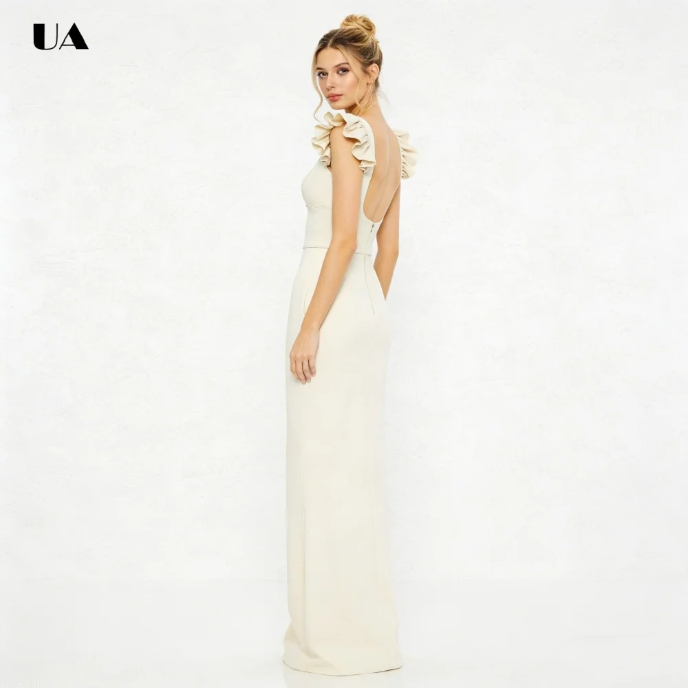 Elegancka suknia wieczorowa typu column z falującymi rękawami, sukienka wieczorowa z kwadratowym dekoltem i odkrytymi plecami, klasyczna suknia na przyjęcie szyta na miarę.