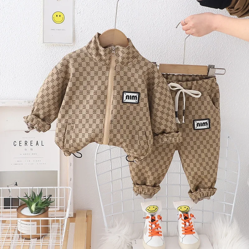 Spring Autumn Baby Boys Girls Clothes New Childrens Letter Full Print Zipper Long Sleeve Jacket Pants 2pcs Set Kids Sport Suit