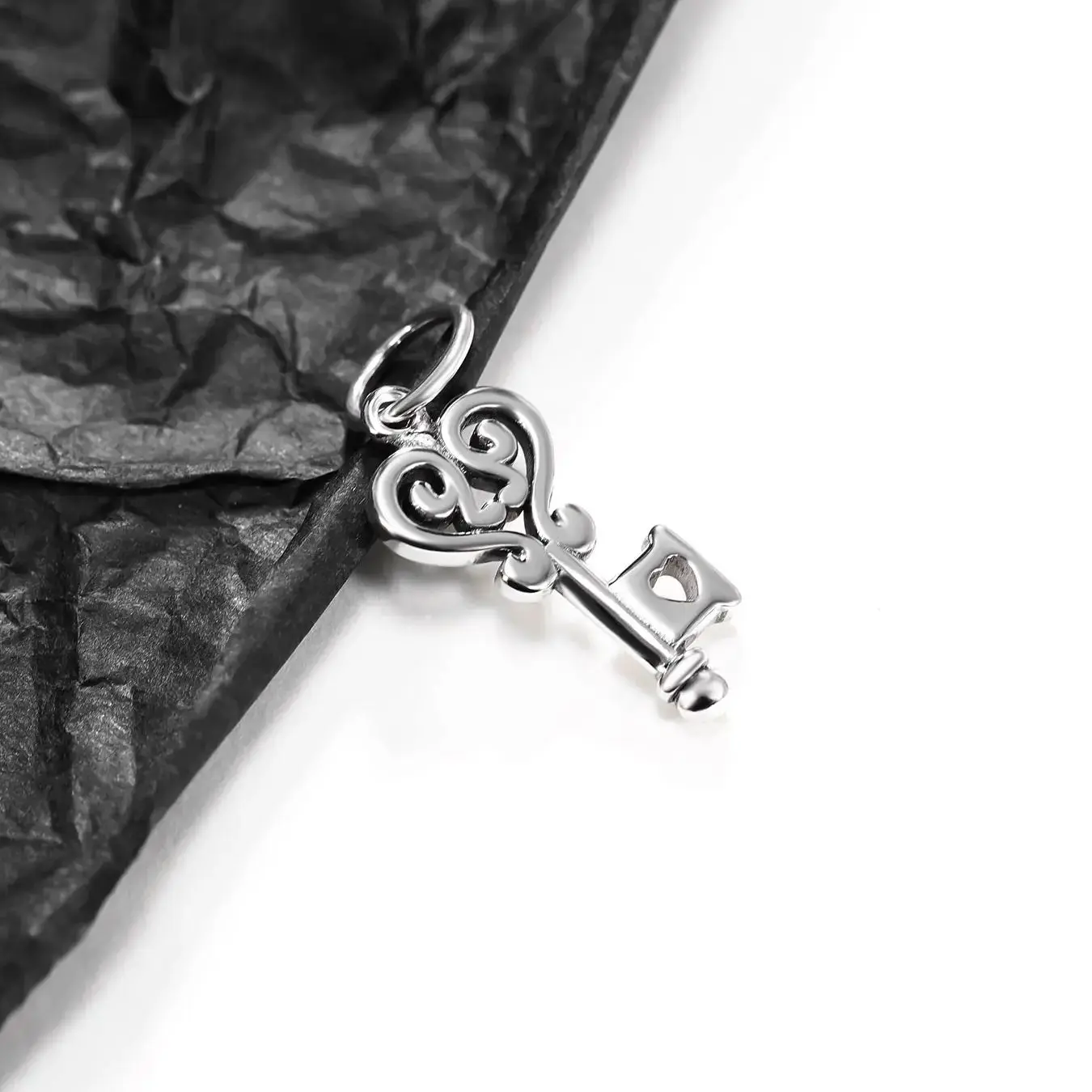 

DJ037 genuine 925 sterling silver exquisite fashion DIY silver jewelry accessory The key to unlock my heart pendant