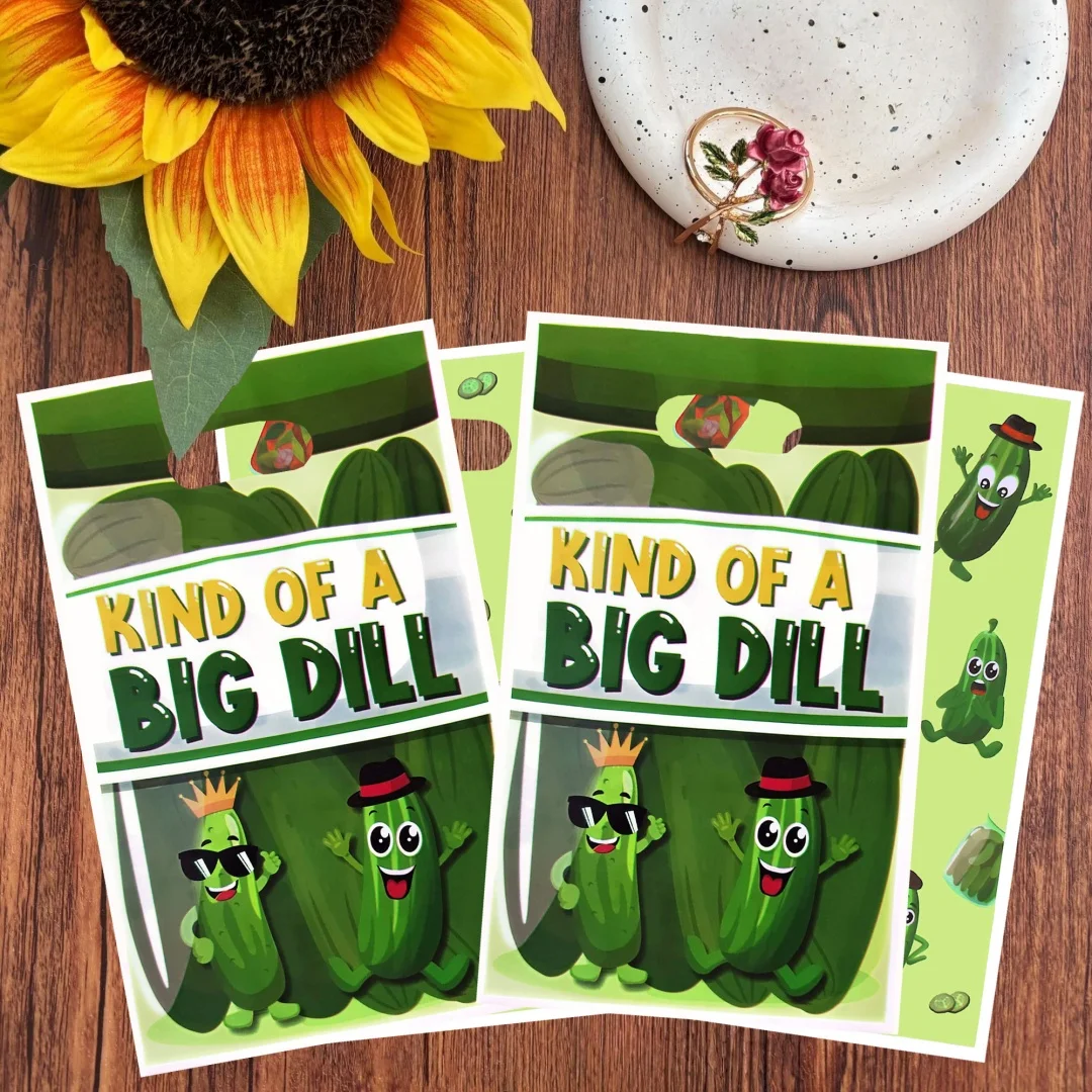 20/40 bolsas de regalo verdes con diseños de pepino de dibujos animados, con las letras Kind of a Big Dill, bolsas de regalo de dibujos animados, adecuadas para empaquetar regalos en eventos festivos y fiestas, fiestas temáticas de dibujos animados y artículos para fiestas, pequeñas bolsas de regalo para fiestas. Bolsas Pequeñas para Regalos, Bolsas de Regalo para Devoluciones y Bolsas de Regalo Ideales para Cumpleaños, Festivales, Juegos, Fiestas, Celebraciones y Otras Ocasiones.