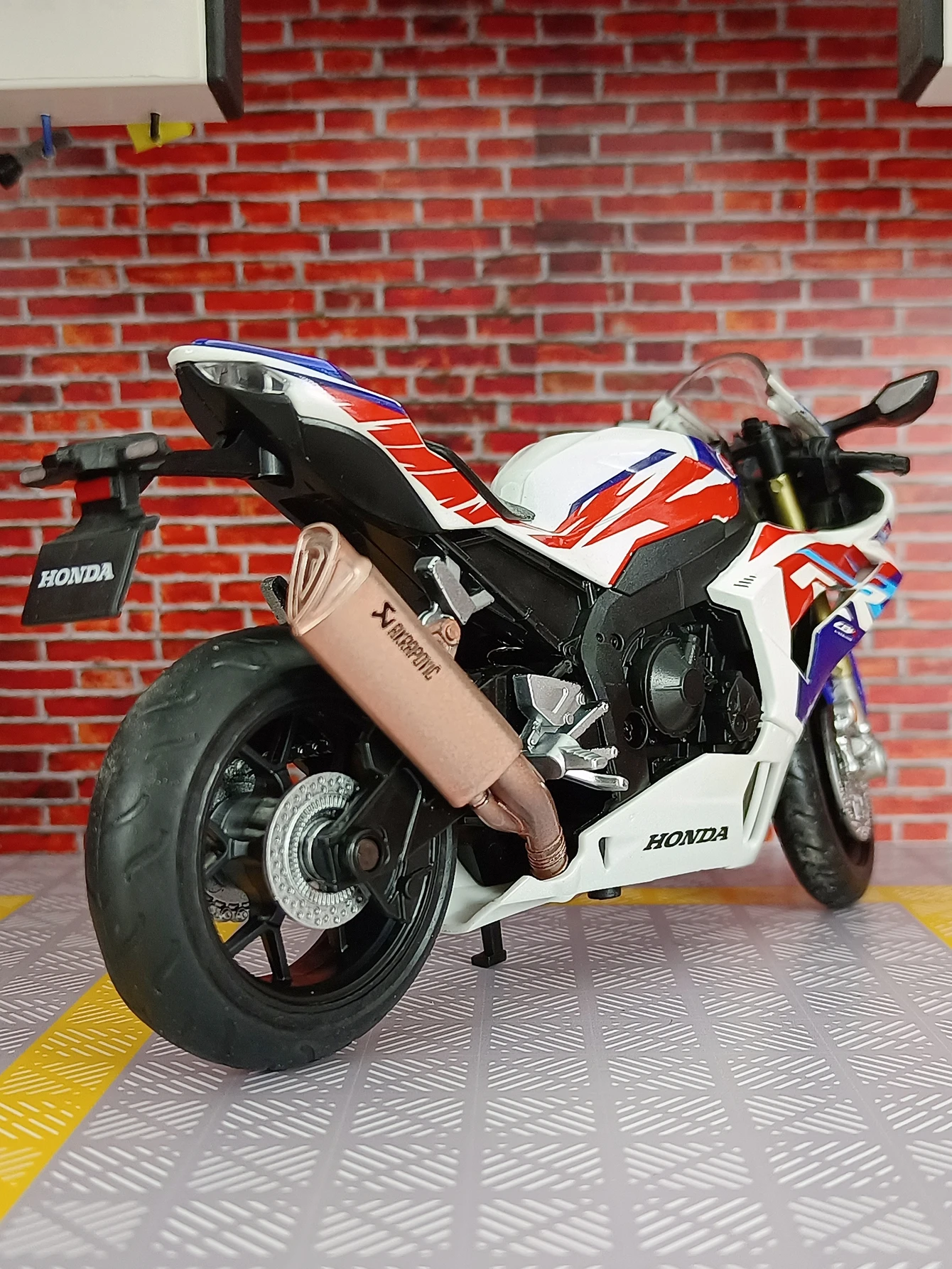 CCA 1:12 هوندا CB R1000R-R نموذج دراجة نارية النار شفرة دراجة نارية ديكور ثابت تفاصيل غنية ، صنعة جيدة #4
