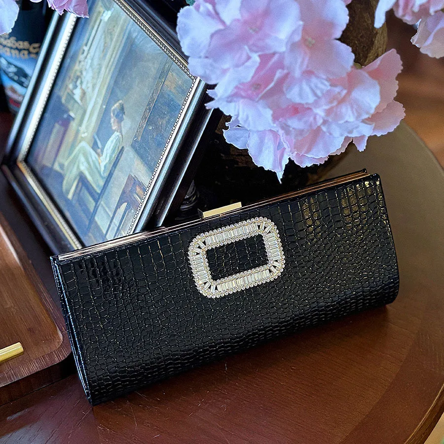 High-Grade Black Crocodile Pattern Clutch Bag, Square Buckle with Diamonds, Exquisite Eye-Catching Texture, Dinner Bag