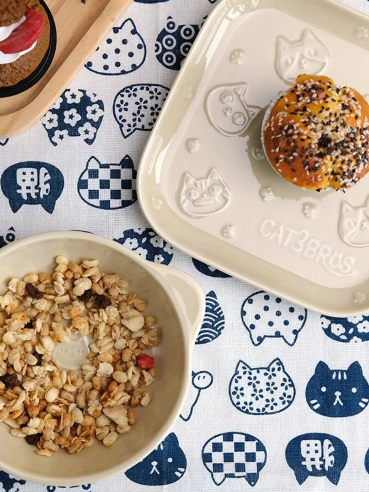 

Japanese style healing caramel colored relief cat coffee cup, baked rice plate, square plate, two ear baking bowl, household use