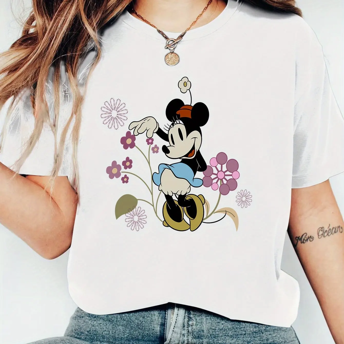 تي شيرت نسائي قصير الأكمام من Disney Minnie Mouse Retro Polka Dot & Floral Print - تي شيرت أسود كاجوال أنيق، مقاس مريح #1