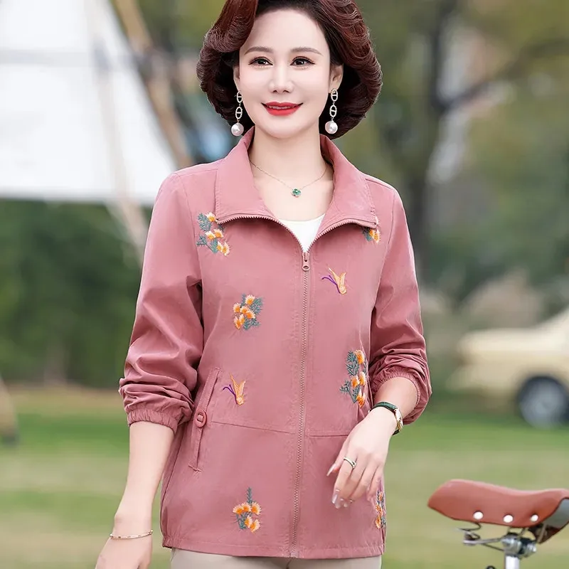 

2024 New Spring Autumn Coat Middle Aged Elderly Women's Coat Loose Hooded Printed Jacket Female Short Windbreaker Outerwear Tops