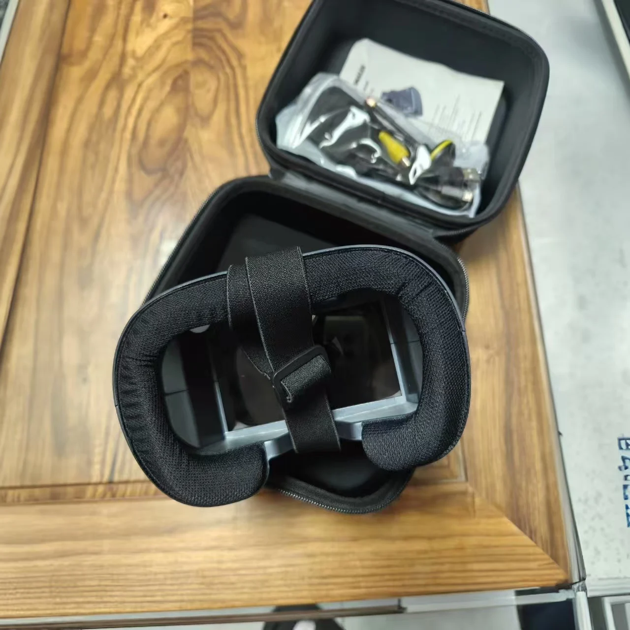 

FPV Goggles 5.8G 4.3Inch 40CH LS008D Support DVR Dual Antenna Built-in 2000mA Battery 480*320 Helmet For RC Racing Drone