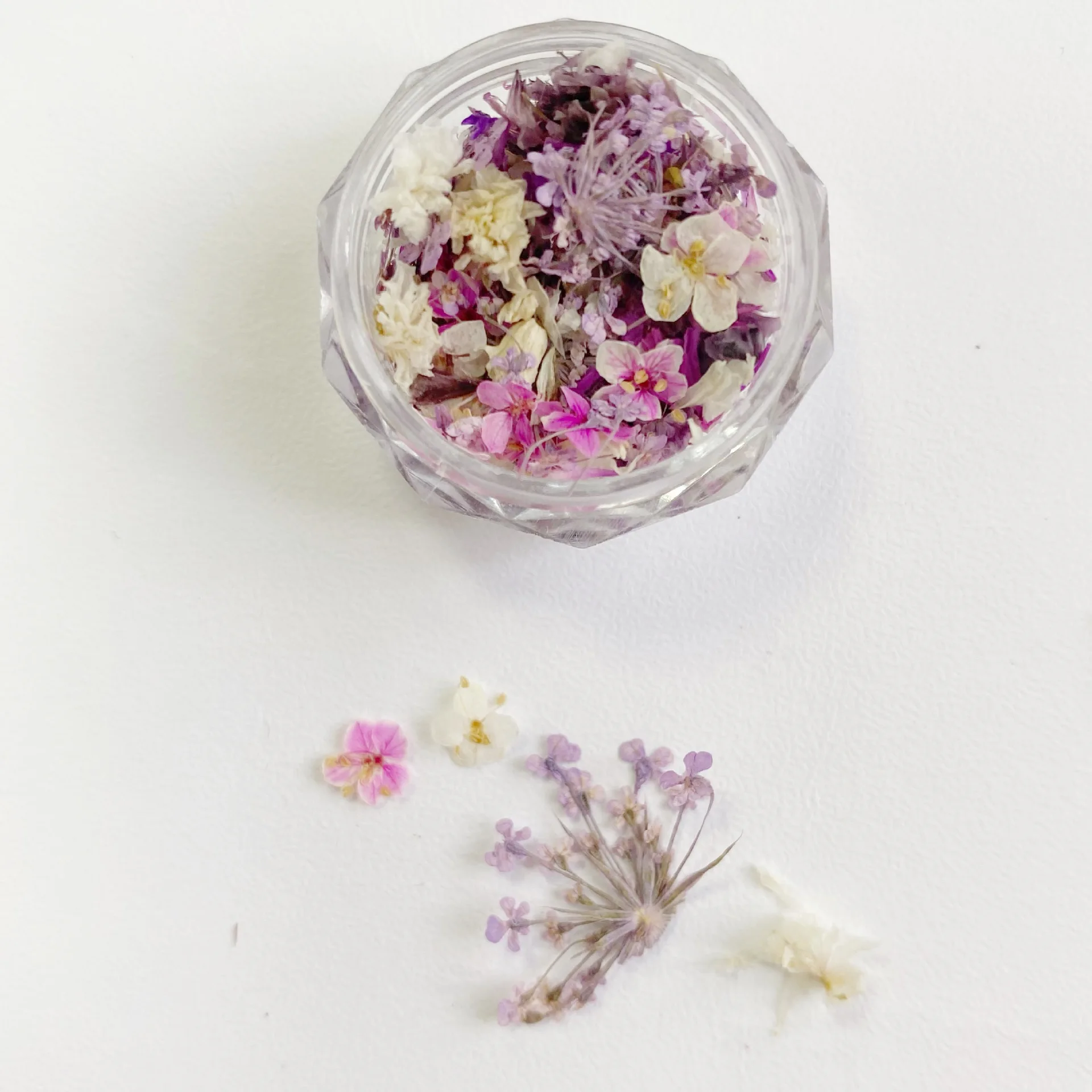 1 stücke Kleine Gebrochene Blumen Nagel Trockene Blumen Wette Blumen DIY Telefon Fall Kerze Tropf Kleber Kreative Geschenk Nagel dekorative