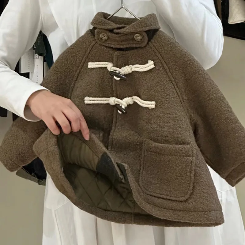 2024 autunno inverno coreano neonata cappotto di lana caldo colletto rovesciato giacca da bambina bottone in corno solido cappotto Outwear per