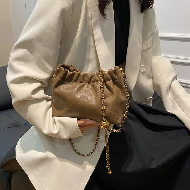 Women's Crossbody Tote Bag PU Leather Hobo Bag Fashionable Retro Bucket Bag Korean High-End Chain Crossbody Bag image 4