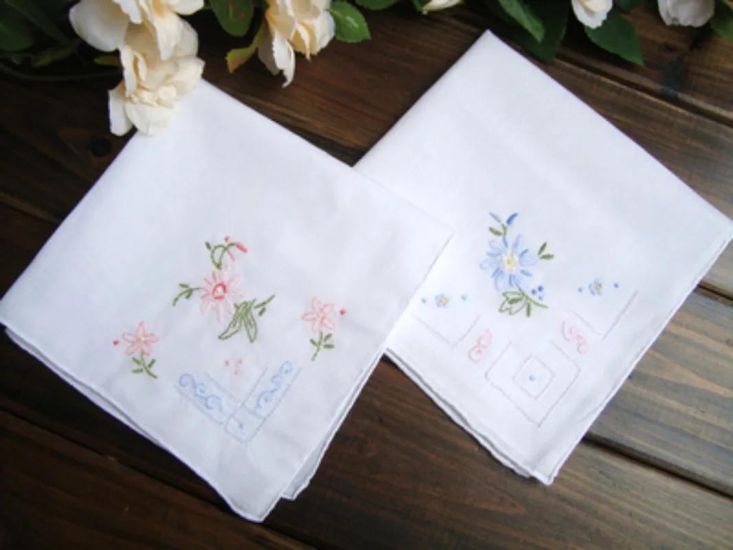 4PCS Foreign Trade Hand Embroidery Drawn-crimped Vintage Cotton Handkerchief Small Square Gift 28CM