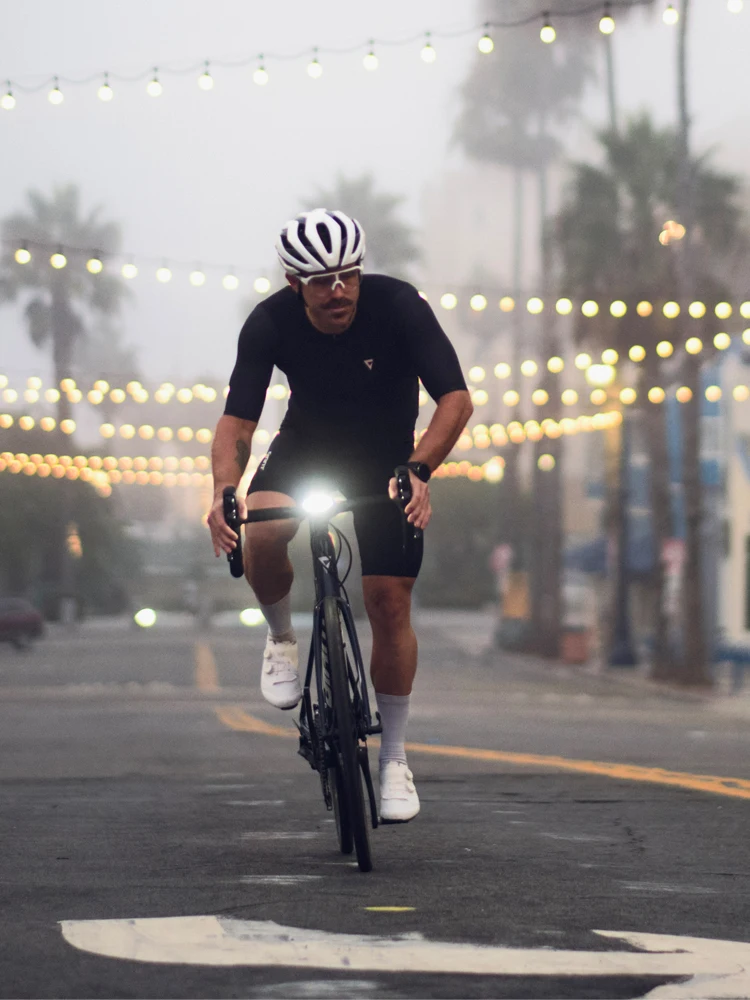 AliExpress RAVEMEN FR300 Bike Front Light For Garmin Wahoo XOSS IGPSPORT Magene GPS Computers USB-C Rechargeable Bicycle COB LED Headlight Daytime Warning Safety Auto on/off Waterproof IPX6 6 Modes Side