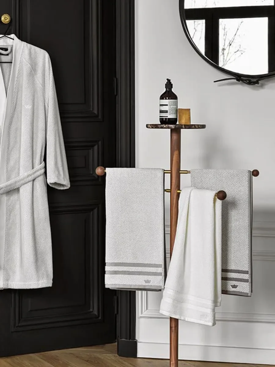 Modern bathroom floor-to-ceiling mobile marble towel rack, bathroom bracket, light luxury simple style wooden towel rack