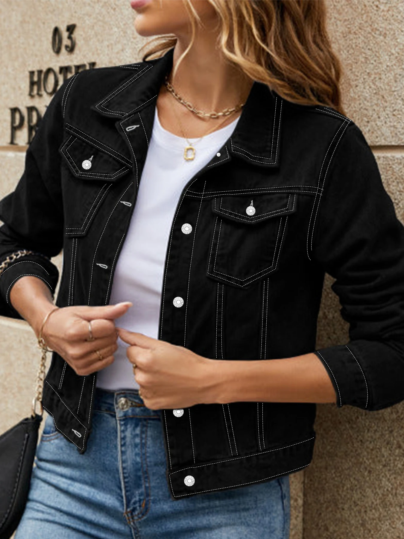 

Женская свободная джинсовая куртка больших размеров с простым лоскутным дизайном, стильная и удобная.