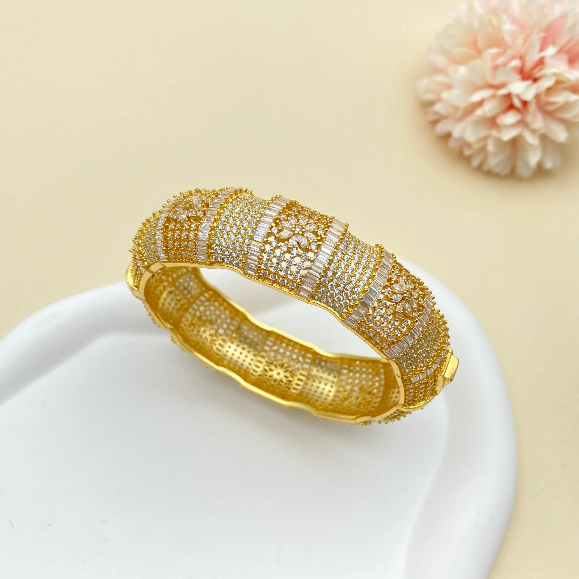 

Набор браслетов Flora Luxury с кубическим цирконием, позолоченный, простой и элегантный, для женщин, для повседневной носки, офиса, модные украшения, подарок