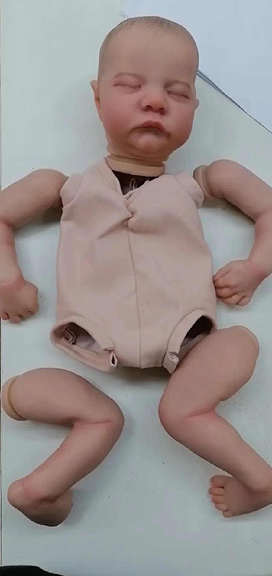 

19inch Already Painted Reborn Doll Parts Levi Close Eye Lifelike Baby 3D Painting with Visible Veins Cloth Body Included