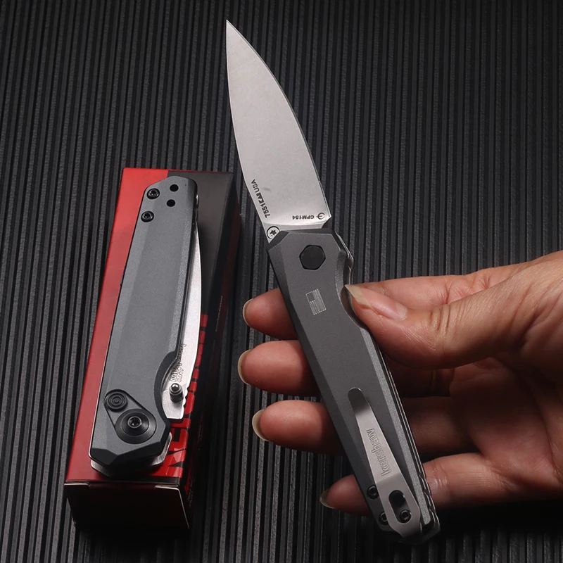 Combining practicality and a sense of style, the knife is designed for modern urban and outdoor lifestyles