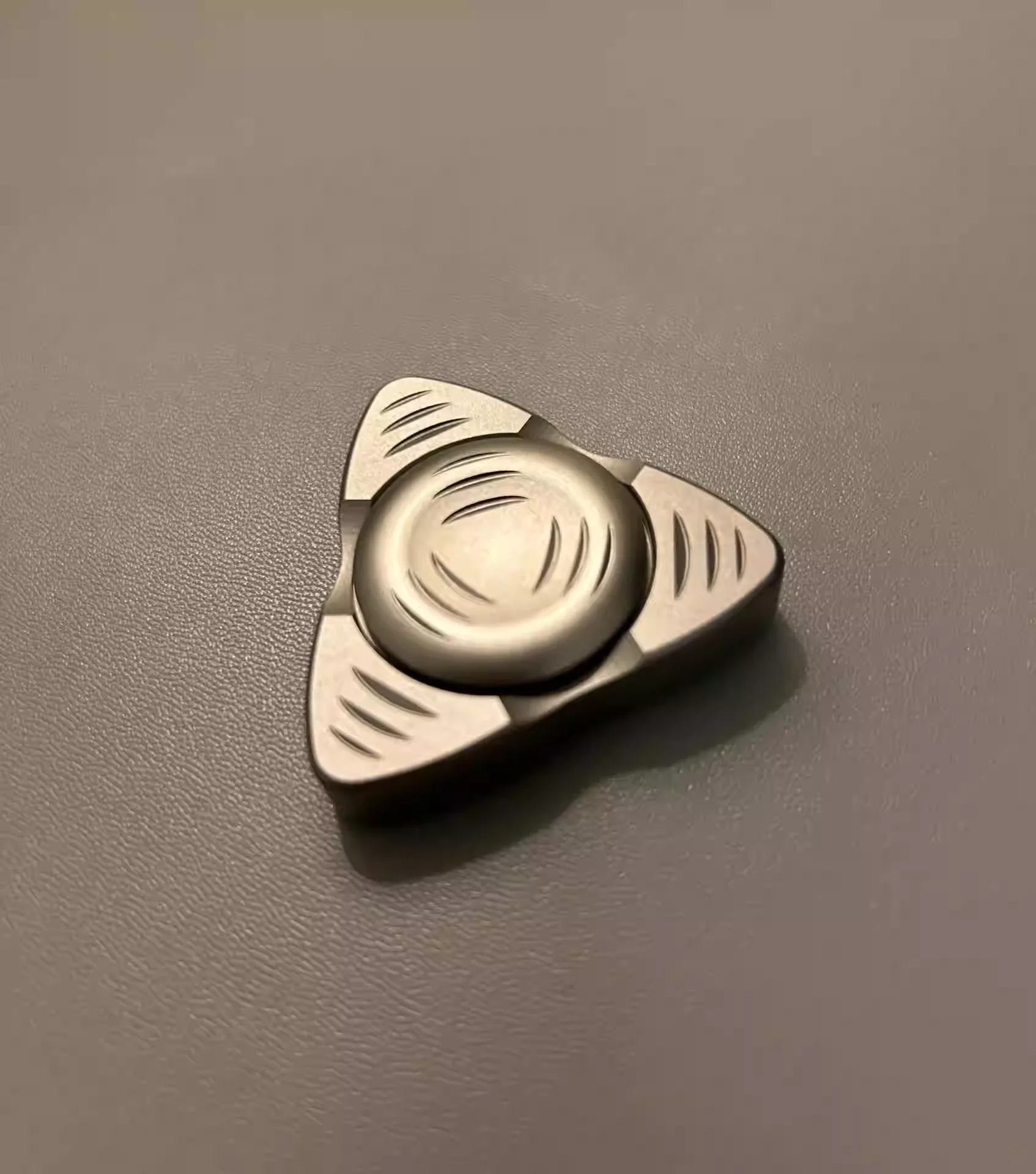 

Tree Dog XL. Titanium Shark Dog Head Fingertip Gyroscope EDC