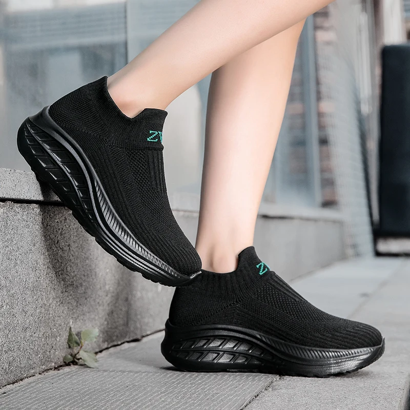 2024 Women\'s Casual Sports Socks Sneakers Fashionable Thick Sole Air Cushion, Elevated Sloping Heel Rocking Shoes Running shoes