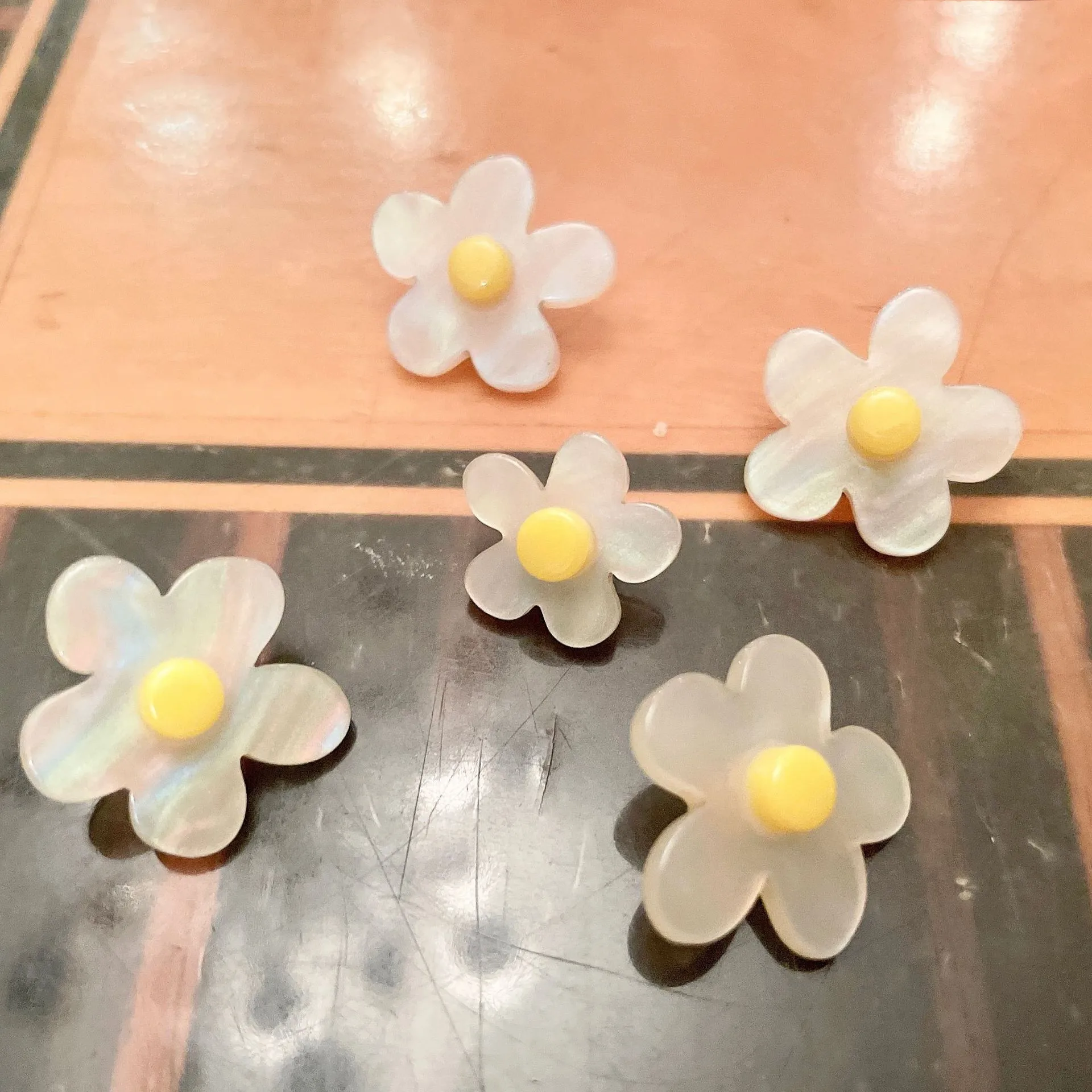 10Pcs/Lot Flower Fashion Buttons for Clothing Coat Sweater Suit Female Decorative Button Sewing 15 18 23mm Luxury