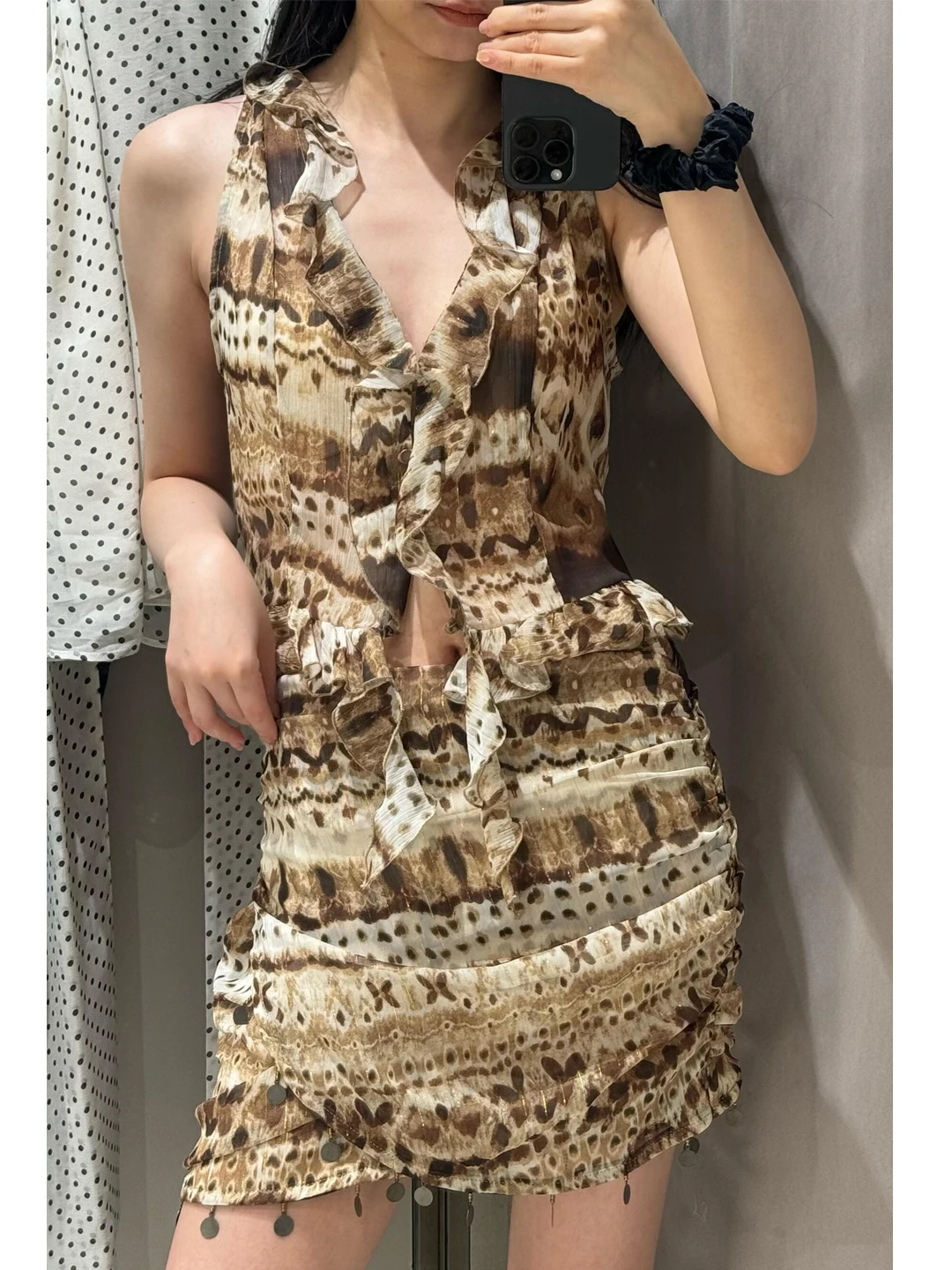 Deslumbrante Colete Feminino de Verão com Estampa de Leopardo, Barra em Camadas e Decote em V, Moda Primavera Verão 2025