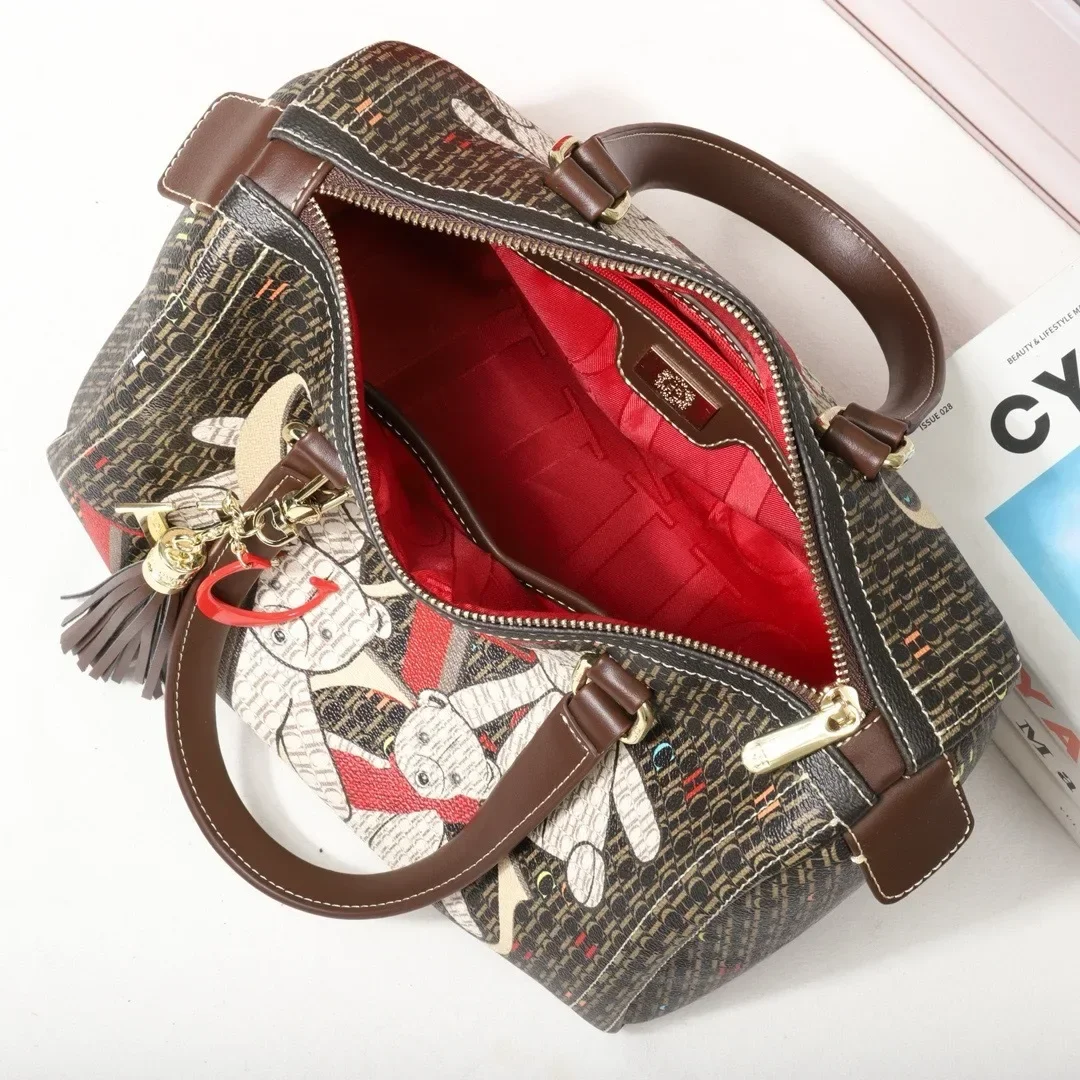 حقيبة يد كروس فاخرة بلون سادة لعام 2025، حقيبة يد جلدية أنيقة وبسيطة مع سعة كبيرة وتفاصيل المصمم