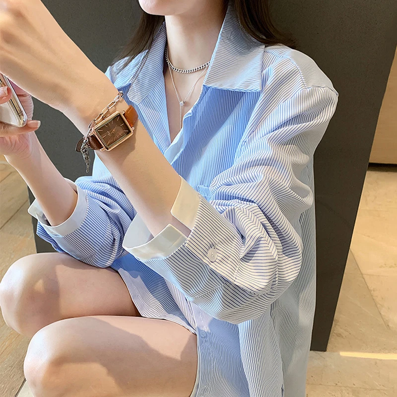 

Retro Striped Loose Women's irt Design Sensation Small ence Fake Two-Piece Top Button Korean Sle Long Sve Collar