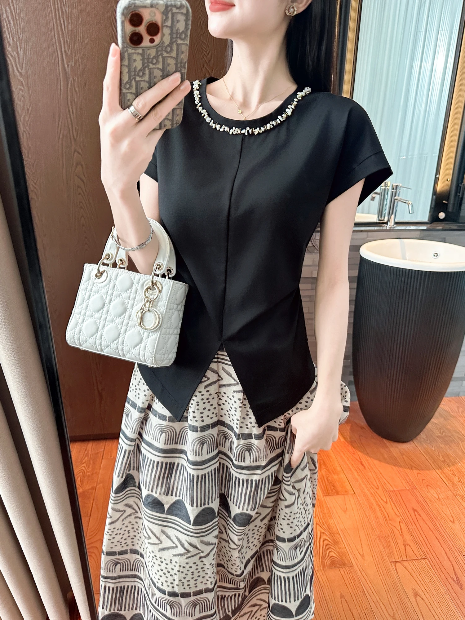 

Miu Style Handmade Beaded round Neck Split Design Top Women's Commute Simple Bright Thread Pure Color Splice 2026 Summer Shor...