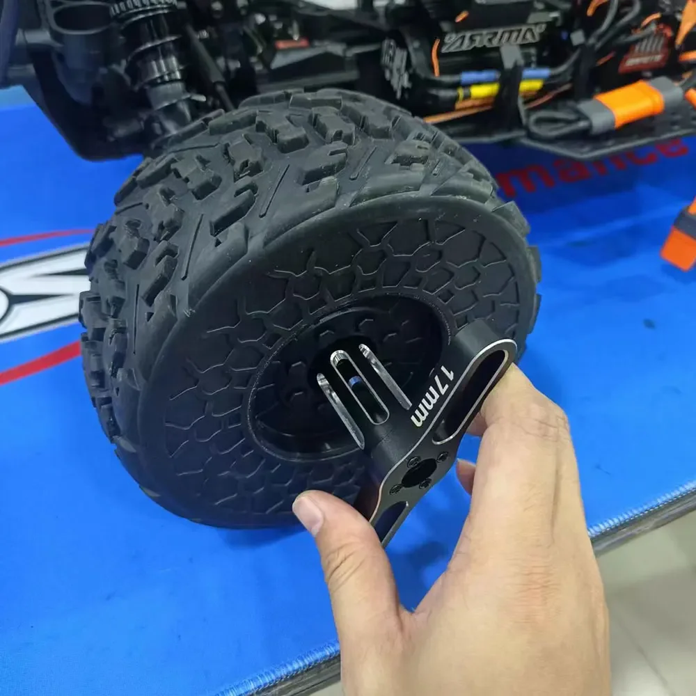 อลูมิเนียมโลหะ 17 มม.ล้อ Hex ประแจเครื่องมือ HEX Nuts แขน RC รถสําหรับ 1/8 1/10 Off-Road RC รถรถบรรทุกมอนสเตอร์ Crawler ยาง