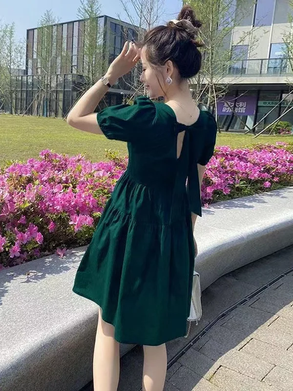 

Women's 2024 Summer New Korean Edition Mid Length French Loose Square Neck Hepburn Bow Dress Elegant Slim Short Sleeved ZI4N